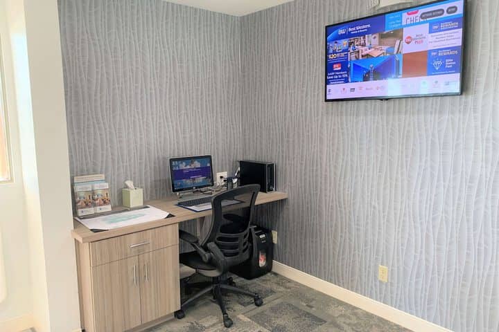 Business Center 18 of 20